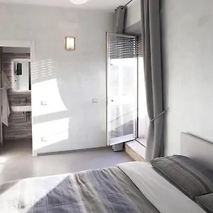 https://smart-central-apartments.italymilanhotels.net